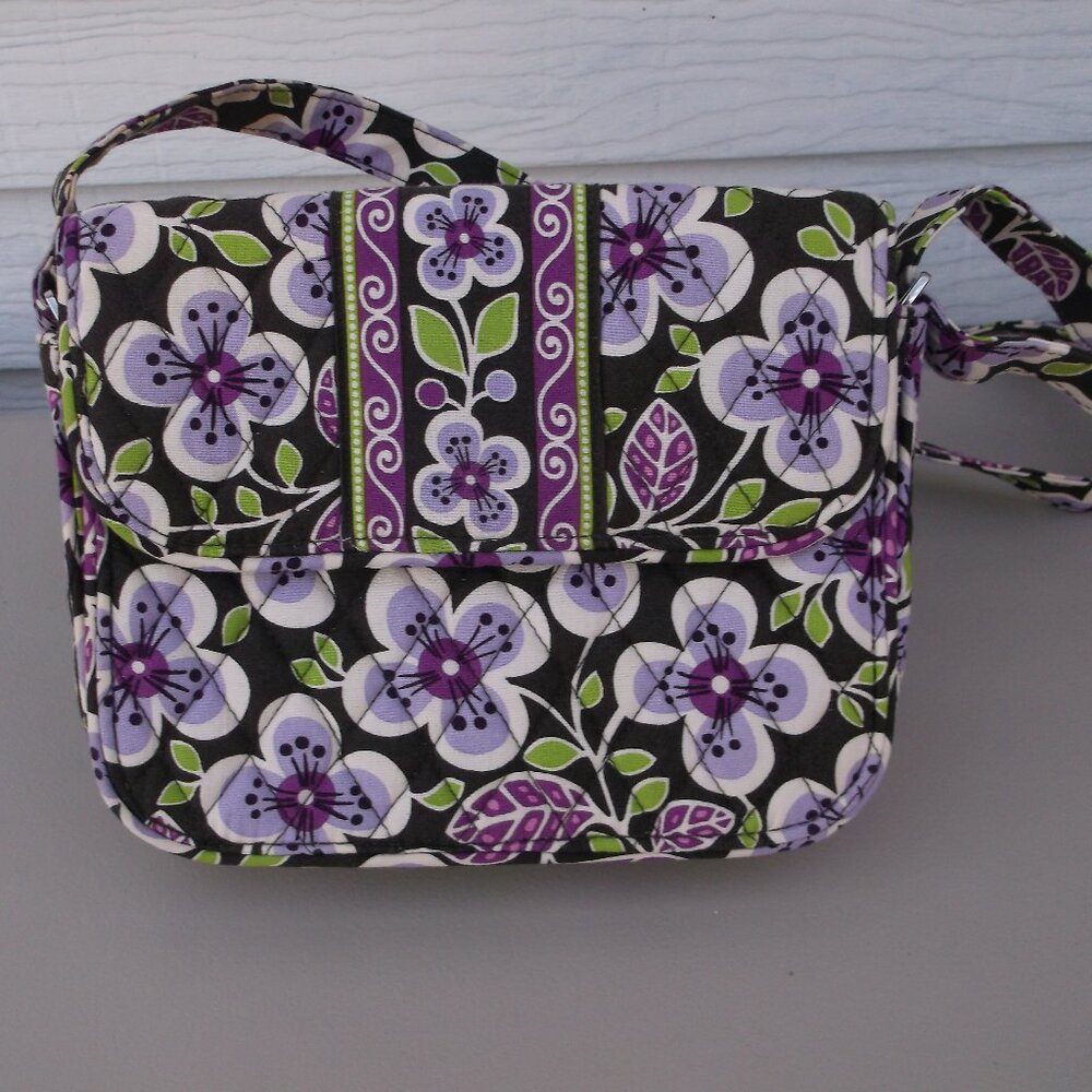 Vera Bradley Quilted Floral Crossbody bag. - like new, ✈️ Travel in Style!